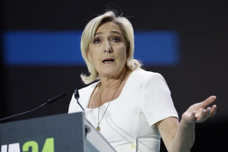 Le Pen sulmon Macron: Ai po shkel kushtetutën, s’është president i të gjithë francezëve