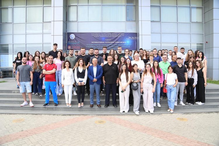 Samir Mane me Studentët e Universitetit të Durrësit: Turizmi është e ardhmja, të rinjtë kanë potencial të jashtëzakonshëm