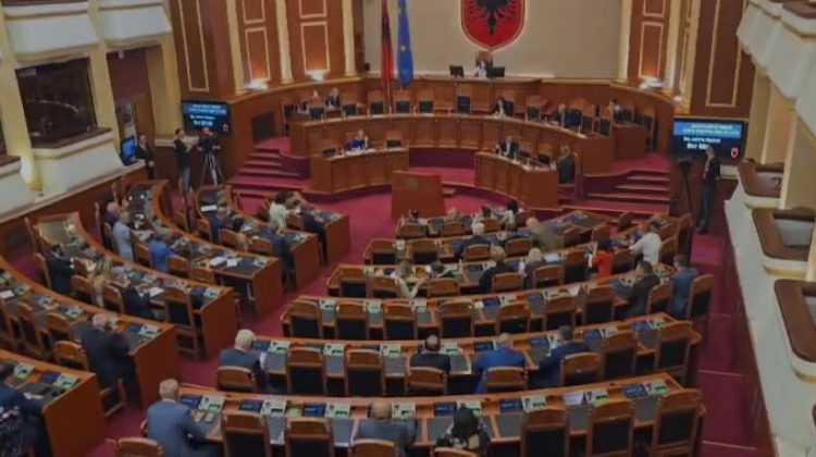 Seanca plenare nis me vonesë, shkak bëhet kuorumi