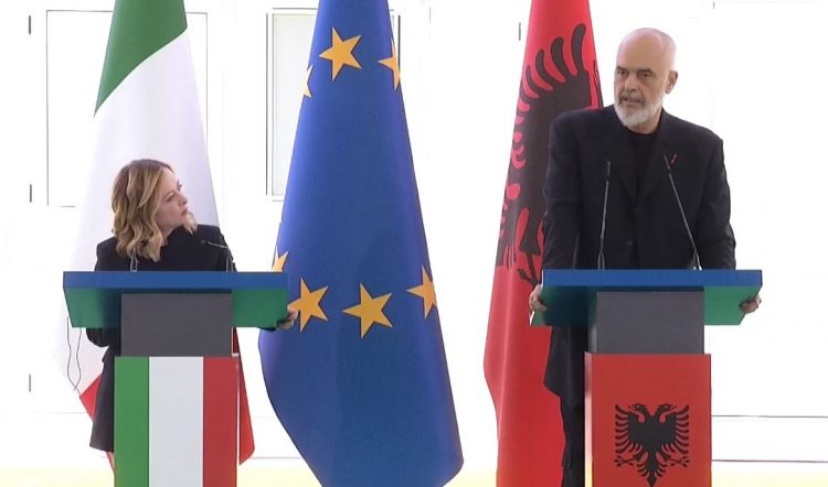 “Të bashkojmë vendet dhe partitë politike”, Rama për kampin e emigrantëve: Spektakël i gjysmë të vërtetave