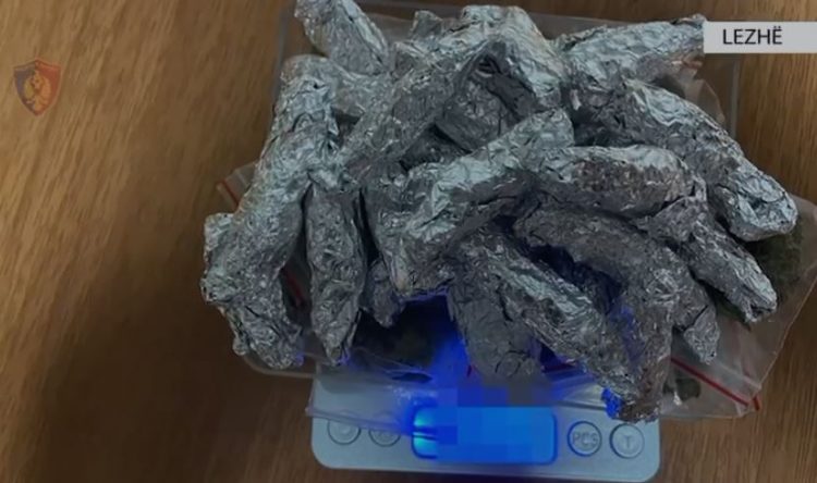 Prodhim dhe shitje droge, arrestohen tre persona e procedohen 9 të tjerë
