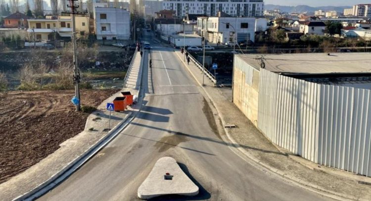 Dyshohet se ishte në gjendje të dehur dhe u rrëzua te ura e Paskuqanit, ndërron jetë 60-vjeçari