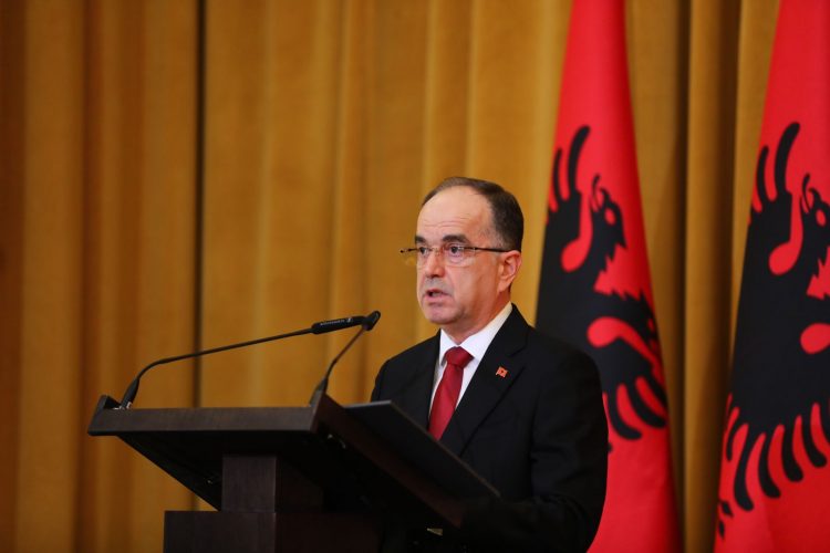 Begaj drejt Shkupit, pritet nga Presidentja e RMV Siljanovska Davkova