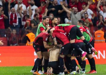 Publikohen formacionet zyrtare, ja si rreshtohen skuadrat në Itali-Shqipëri