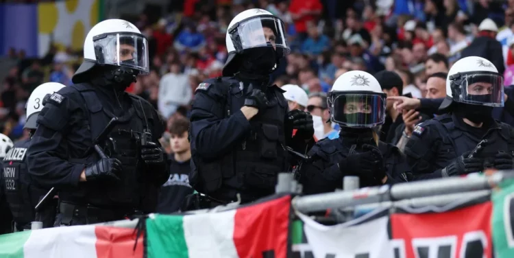 EURO 2024/ Tensione para përballjes Itali-Shqipëri, ndalohen 50 tifozë italianë
