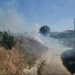 Zjarr në afërsi të ish-fushës së plehrave në Fier, në rrezik disa banesa