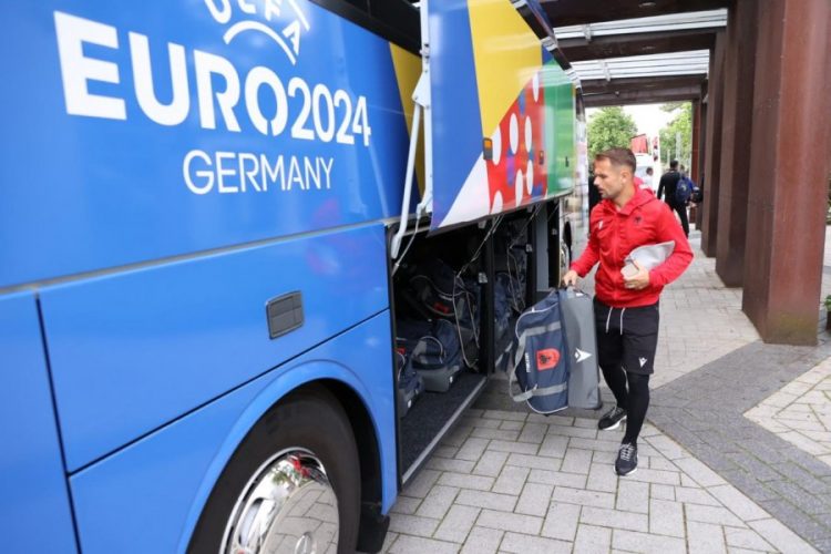Euro 2024, Kombëtarja niset drejt Hamburgut (VIDEO)