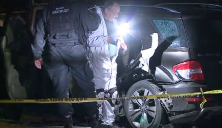 E parkuar në oborrin e banesës, i vendoset tritol makinës së efektivit në Shkodër