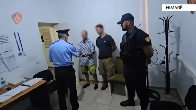 Vodhën para dhe celularë në makinën e dy turistëve gjermanë/ Kapen dy autorët, njëri prej tyre 13 vjeç