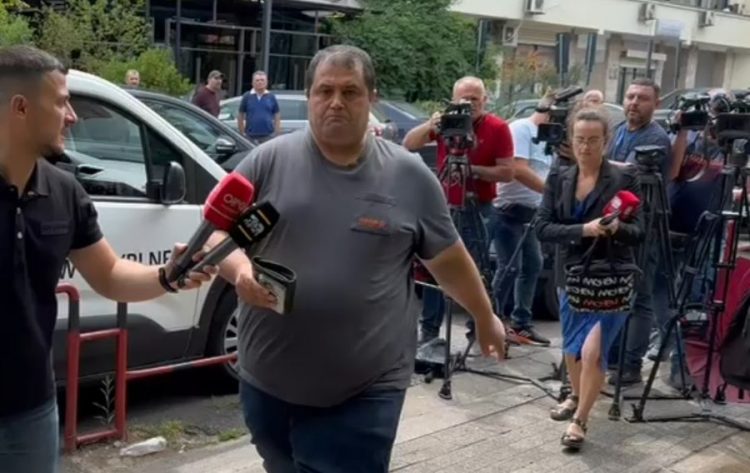 Skandali tek Onkologjiku, mjeku Gashi shmang gazetarët: Bëj vetëm punën