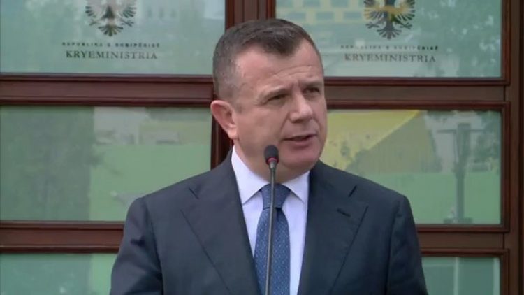 Balla: Për shuarjen e zjarreve në terren po angazhohen forca dhe mjete të shumta zjarrfikëse
