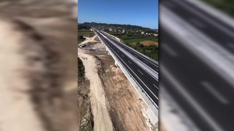 Balluku poston pamjet e rrugës Thumanë-Kashar: Gati pas punës në 15 muaj