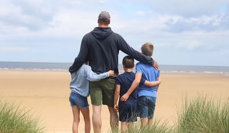 “Të duam babi”, Kate Middleton ndan foton e 3 fëmijëve me Princin William 