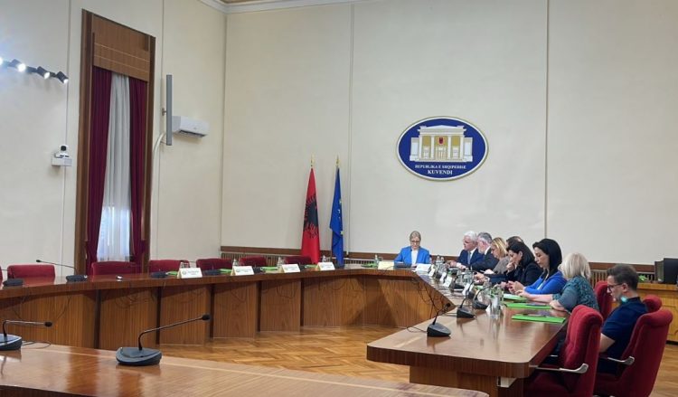 Komisioni Anti-korrupsion/Xhafaj mbledh Sekretariatin Teknik, këto janë institucionet që do të duhet të japin llogari 