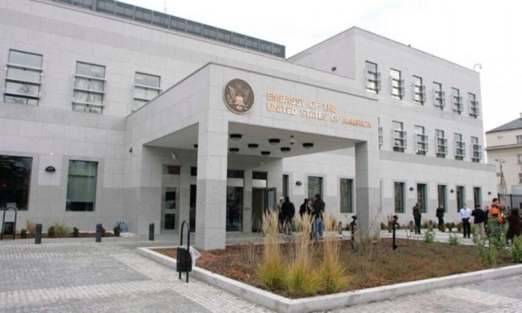 Ambasada amerikane në Sarajevë i përgjigjet Vuçiçit: Prona është e shtetit