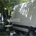 Pogradec: Pak metra larg lokalit! Furgoni merr para shtyllën, pemët dhe…