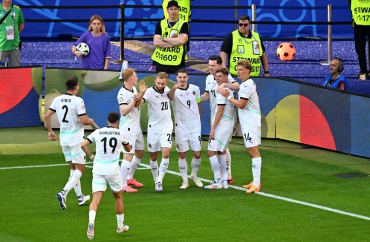 Austria kalon e para e grupit, Franca dhe Polonia barazim 1-1