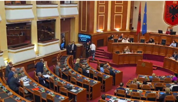 Plas debati për Onkologjikun/Balluku: Jemi të tronditur dhe neveritur! Bardhi: Përfaqësuesit e krimit na flasin për drejtësinë 