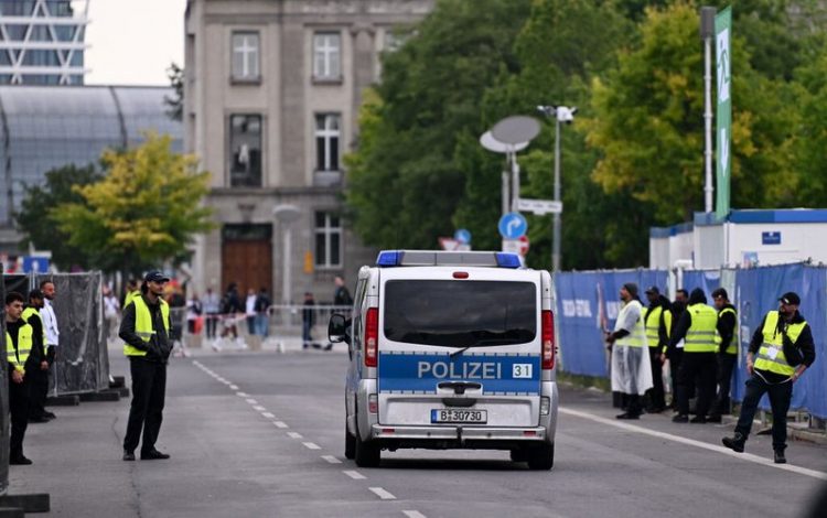 Çantë e dyshimtë mes tifozëve, policia evakuon një “Fan Zone” në Berlin