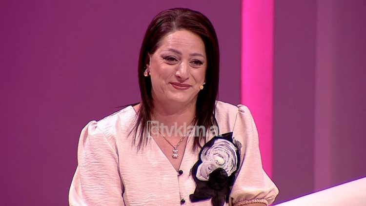 U bë nënë e dy fëmijëve në moshën 15-vjeçare, Elena: S’e kam menduar kurrë jetimoren! 