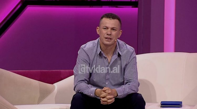 Pas 25 vitesh, ushtari i UÇK-së vë në vend amanetin e babait