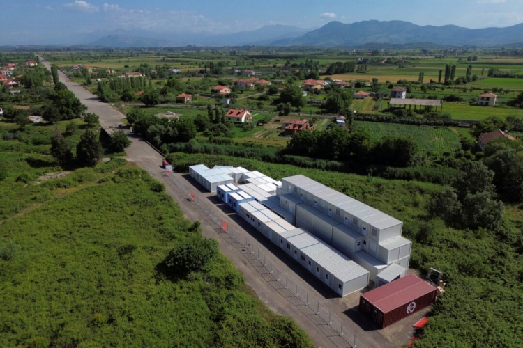 “Reuters”: Shqipëria po ecën përpara me marrëveshjen me Italinë