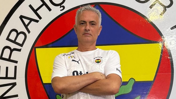 “Gola në 20 sekonda, në minutën e fundit dhe stadiumet plot”, Mourinho komenton lojën e Shqipërisë: Skuadra që theu çdo parashikim 