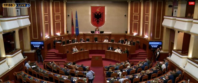 Kuvendi miraton përbërjen e Komisionit “Antikorrupsion” dhe atë të “Dezinformimit”