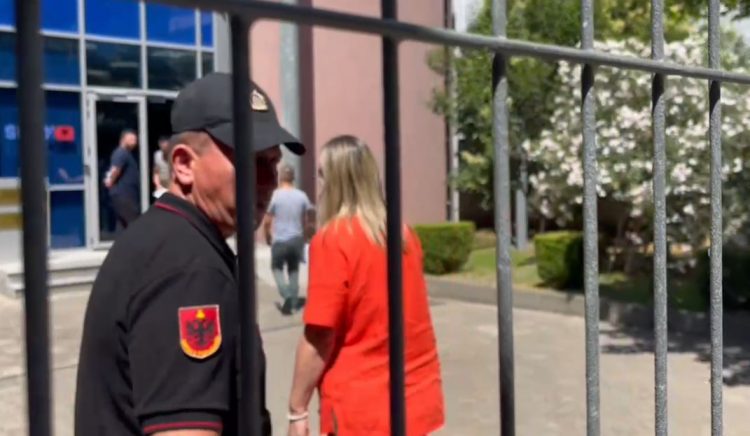 Ish-deputetja e PD-së paraqitet në SPAK
