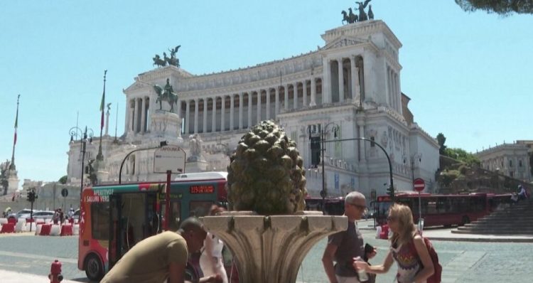 Mbi 1000 të vdekur në Haxh, Italia dhe Greqia regjistrojnë temperatura rekord, i nxehti ekstreme po vret njerëz në të gjithë botën 