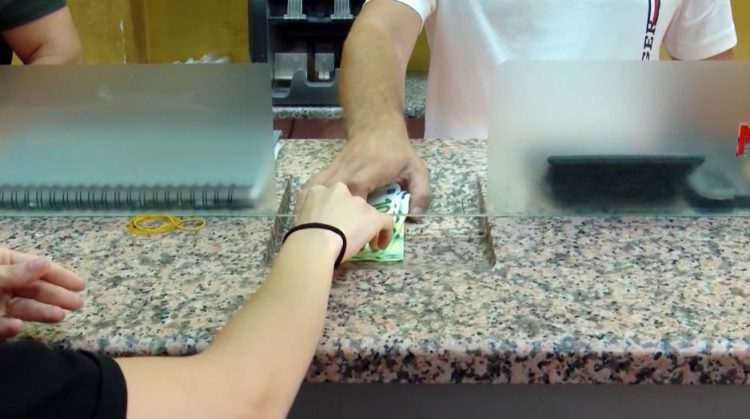 Pabarazia mes pagave të shtetit dhe privatit. INSTAT: Pagat në shtet u rritën me 13.8 % përqind 