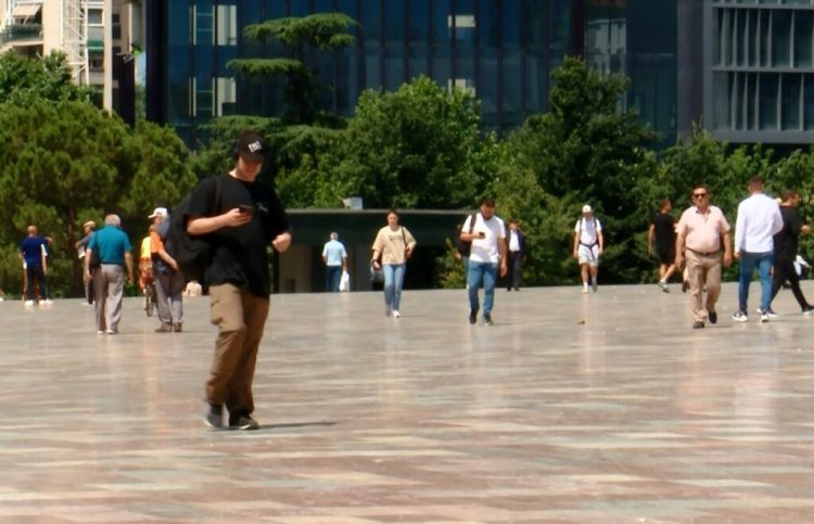 Shtetësia/ Hiqet testi i gjuhës për shqiptarët e Kosovës, Malit të Zi dhe RMV-së