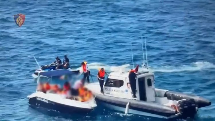 Kontrolle në plazhe/ Nga Ksamili në Velipojë bllokohen 34 mjete lundruese