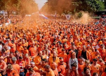 Euro 2024/ Dortmundi ‘ngjyroset’ portokalli, mbi 80 mijë tifozë tulipanë në mbështetje të skuadrës së Holandës