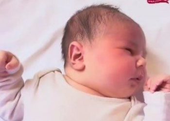 Video/ Lind foshnja më i shëndetshëm në 10 vitet e fundit në Maternitetin “Mbretëresha Geraldinë” 