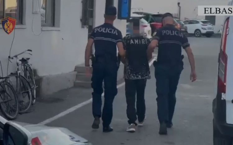 I vodhi çantën dhe sendet personale një 67-vjeçari, përfundon në pranga 39-vjeçari në Elbasan 