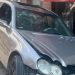 Tiranë/ I droguar del nga rruga me makinë, shoferi përfundon në hyrjen e një biznesi