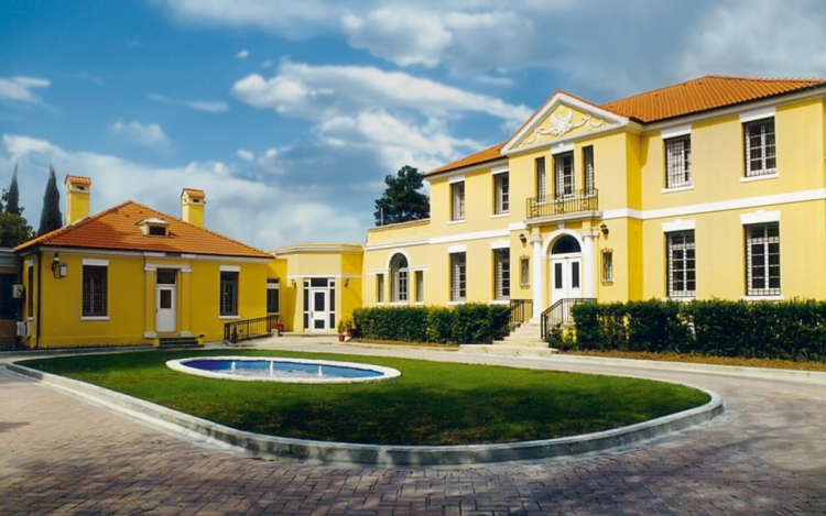 Arrestimi i mashtruesit 20-vjeçar, reagon Ambasada Amerikane