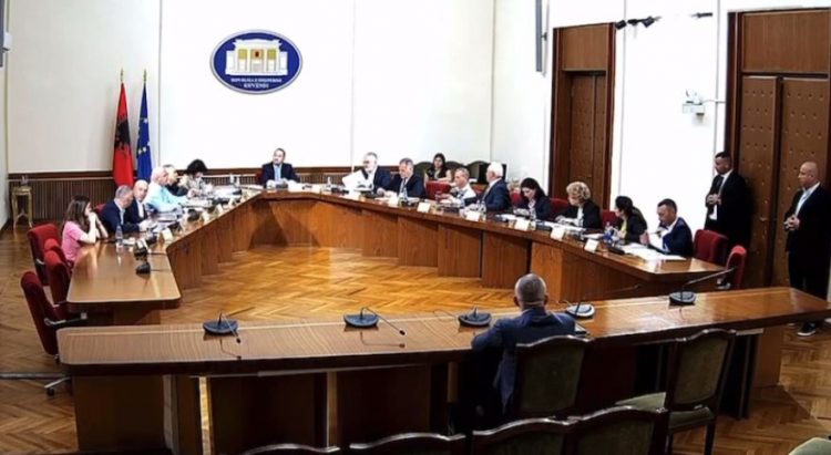 “Me këtë gjuhë flisni diku tjetër”, Salianji-Ardi Veliut: Nëse je analfabet nuk e kemi fajin ne