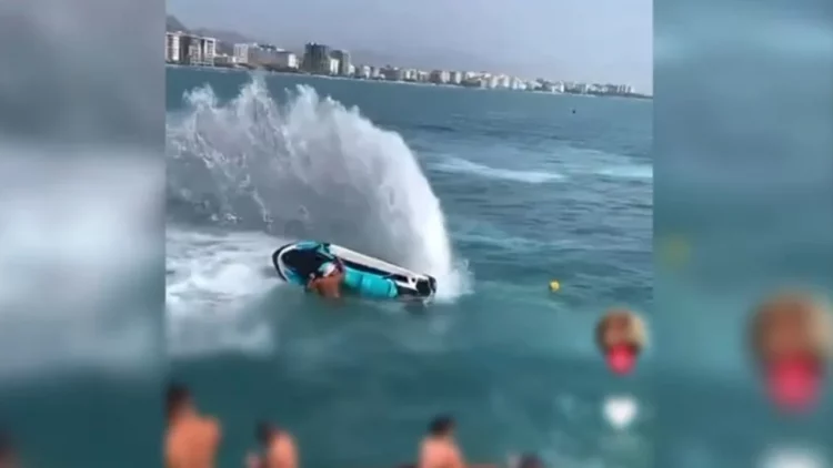 Rrezikuan jetën e pushuesve, bllokohen 2 jet ski në plazhet e Ksamilit dhe të Shëngjinit