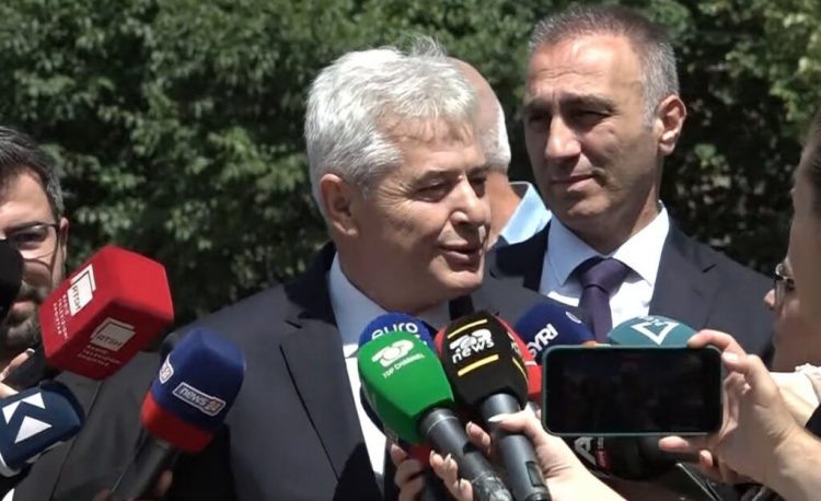 Ali Ahmeti: Proza e Ismail Kadaresë shkëlqeu në skenën vendore dhe atë botërore