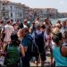 Numër rekord turistësh në Evropë, pavarësisht pushimeve të shtrenjta
