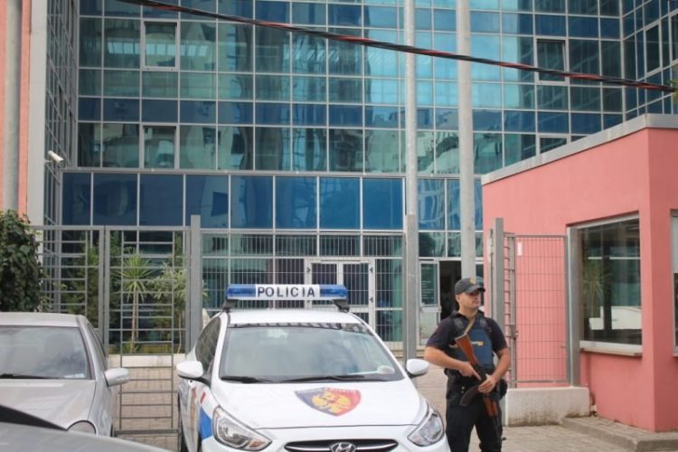 63-vjeçari piu fotoksinë para Prokurorisë së Posaçme, reagon SPAK: Kërkoi takim me një nga hetuesit e BKH-së