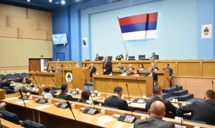 Asambleja e Republikës Sërpska miraton Deklaratën e “Kuvendit gjithëserb”