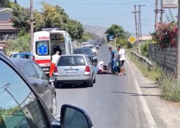 Aksident në Lezhës/ Makina përplaset me motorin, një i plagosur 