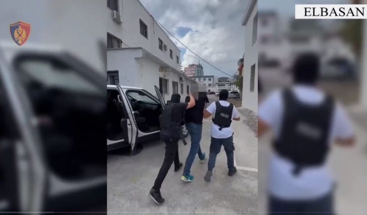 U kapën me armë, municione dhe kokainë, arrestohen 2 persona në Elbasan
