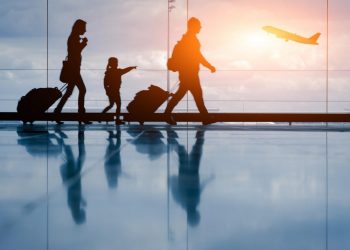 Popullsia e Shqipërisë, më e pakët dhe më e plakur! Si emigracioni përkeqësoi strukturën e familjes, rriten me 152% çiftet pa fëmijë 