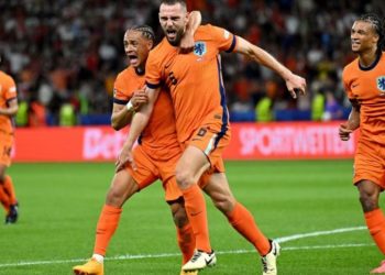 Holanda fiton ndaj Turqisë me rezultatin 2-1 dhe merr biletën e fundit të gjysmëfinales