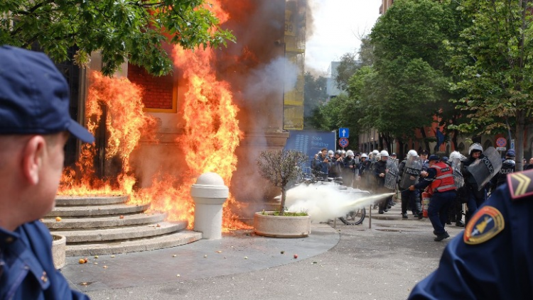 Protesta para bashkisë së Tiranës, policia njofton masat: Shmangni lëvizjen në këto akse rrugore