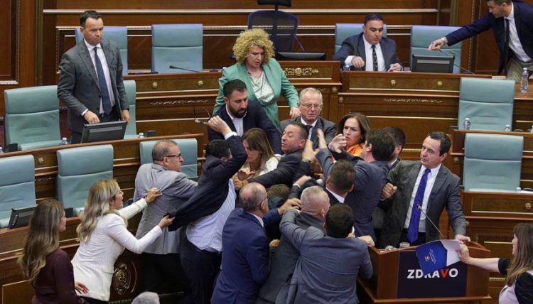 Kosovë/ Kodi i ri i Sjelljes në Kuvend i prek deputetët në ‘xhep’